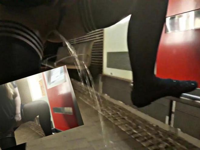 Platform Piss Platform Piss